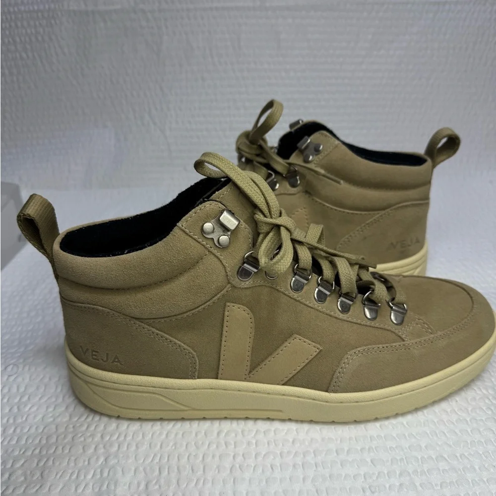 Veja Men's Tan High-Top Sneakers - Picture 4 of 5